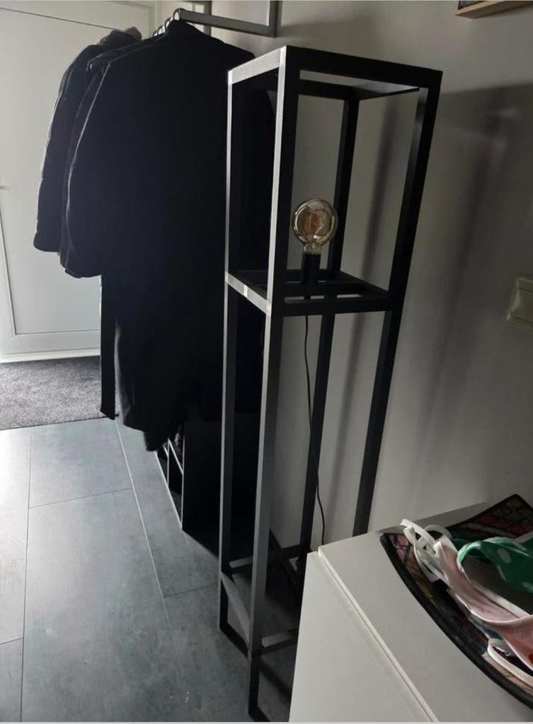 Moderne Zwarte Metalen Vloerlamp - Industrieel Design, Huis en Inrichting, Lampen | Vloerlampen, Nieuw, 150 tot 200 cm, Metaal