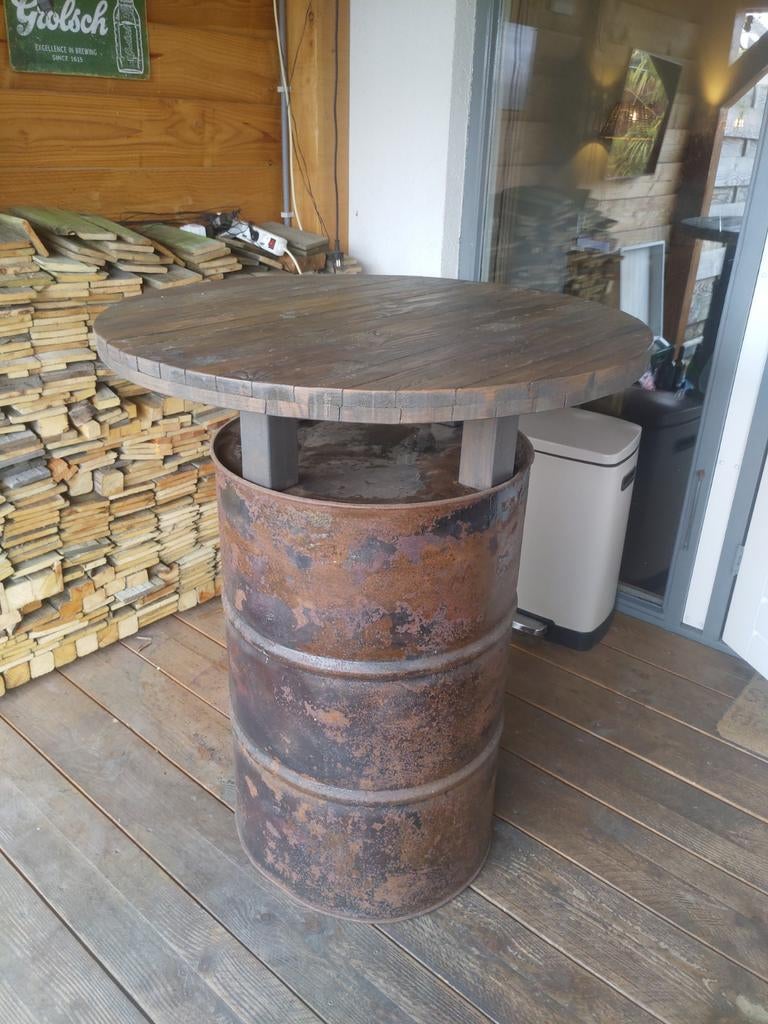 Robuuste bartafel van oliedrum en hout met barkrukken, Huis en Inrichting, Ophalen, Gebruikt, 100 tot 150 cm, Rond