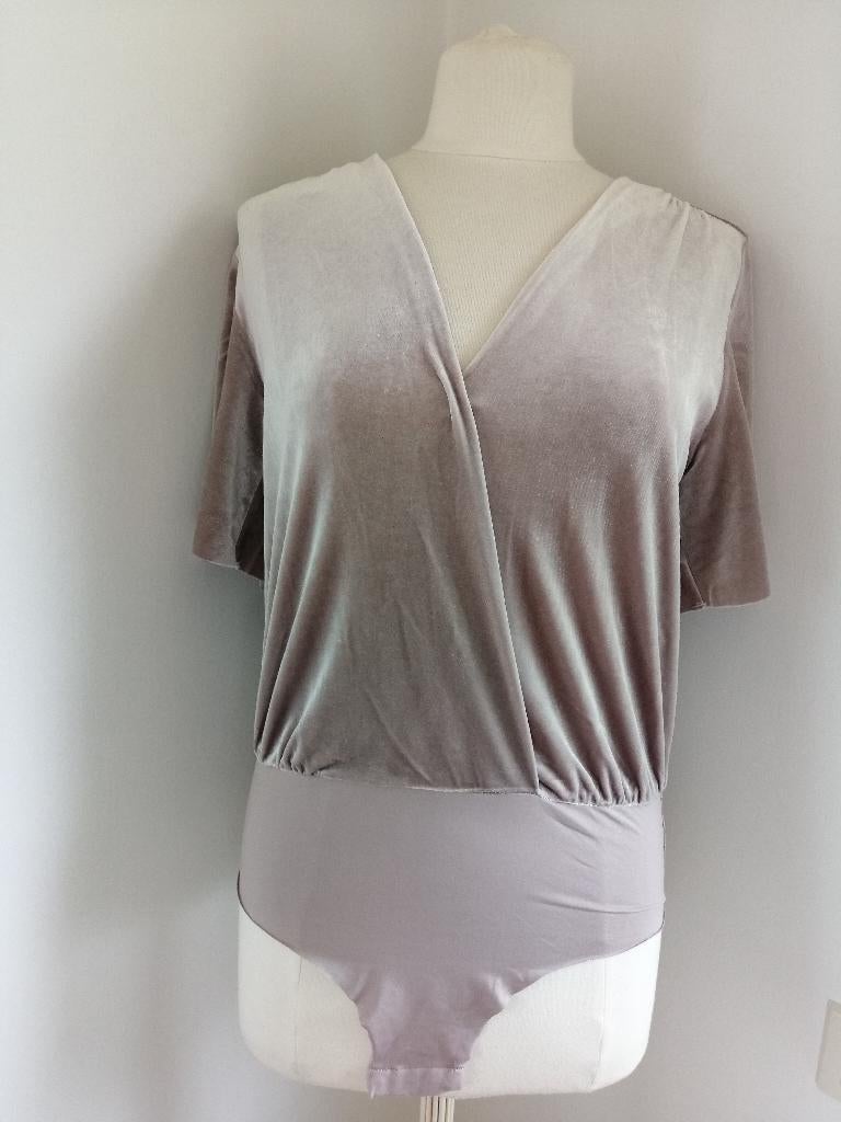 ZARA bodysuit nude fluweel maat S, Kleding | Dames, Ondergoed en Lingerie, Zara, Ophalen of Verzenden, Beige, BH