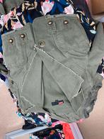 Restpartij kleding maat S/M/L en partij rommelmarkt spullen, Ophalen