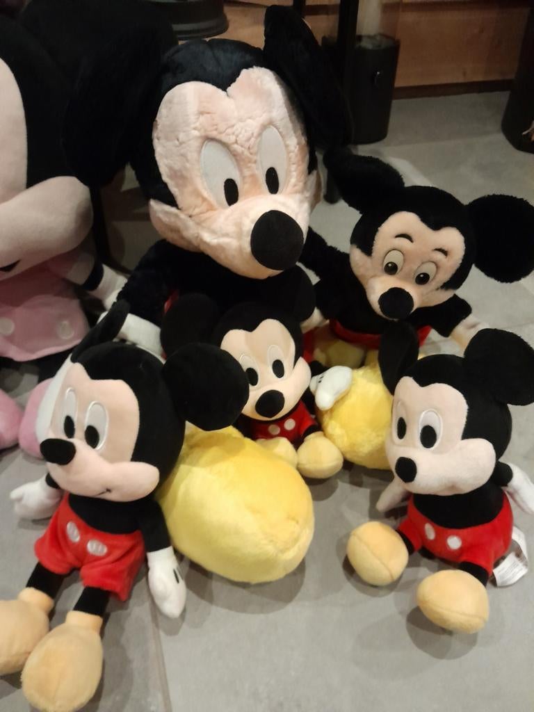 Disney mickey en minnie famile, Verzamelen, Disney, Ophalen of Verzenden, Mickey Mouse, Zo goed als nieuw, Beeldje of Figuurtje