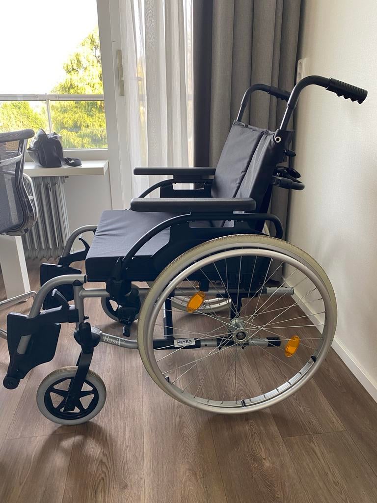 Extra brede,  wendbare en opklapbare rolstoel, Diversen, Rolstoelen, Ophalen, Duwrolstoel