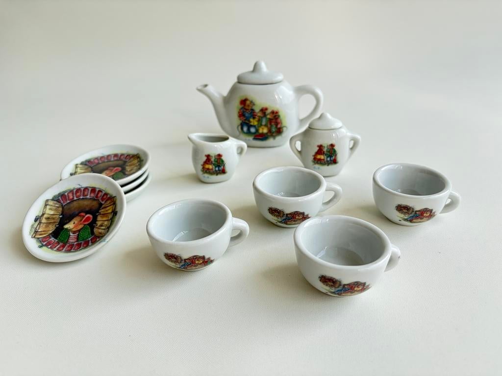 Douwe Egberts kinderserviesje “Muizen” compleet, Ophalen of Verzenden, Zo goed als nieuw, Porselein, Compleet servies