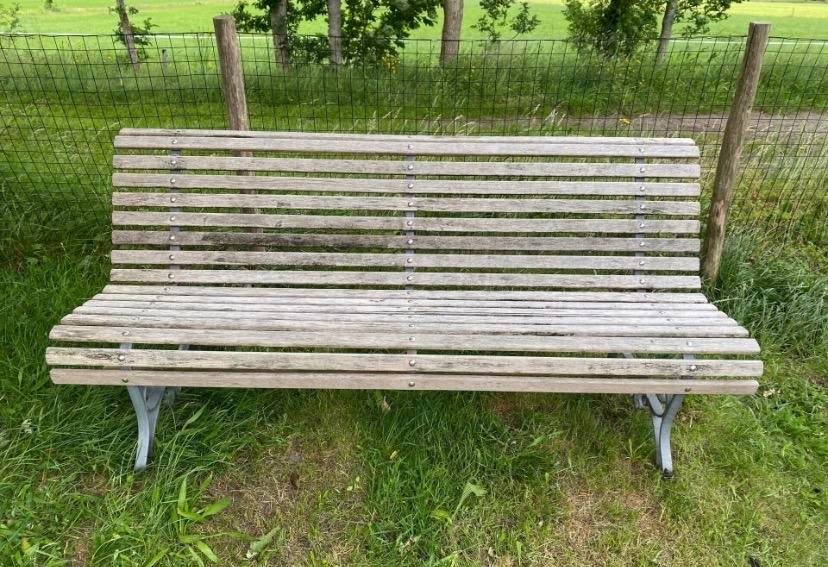 Houten tuinbank met metalen onderstel, Ophalen of Verzenden, Hout