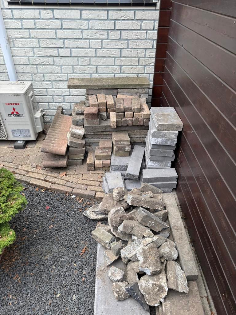 Gratis partij tegels, klinkers & stoepranden – zelf ophalen, Tuin en Terras, Tegels en Klinkers, Ophalen, Overige materialen, Gebruikt
