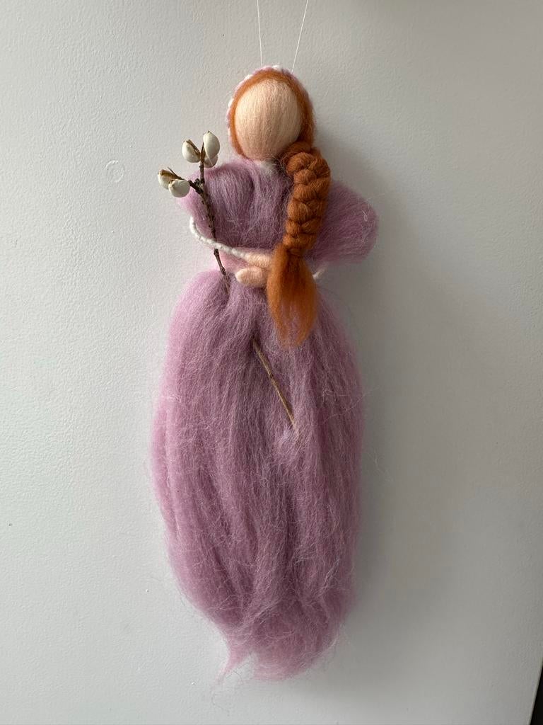 Handgemaakte vilten popje met wilgenkatjes, Ophalen of Verzenden, Nieuw