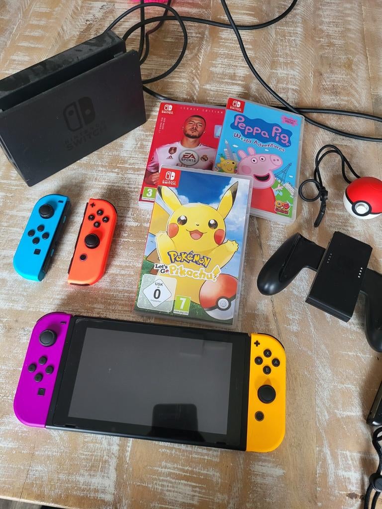 Nintendo Switch met attributen., Spelcomputers en Games, Spelcomputers | Nintendo Switch, Switch Original, Ophalen