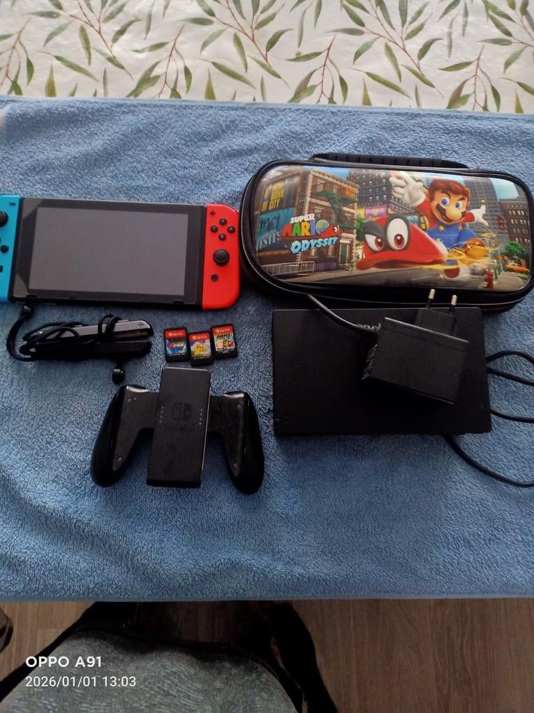 Nintendo Switch bijna helemaal nieuwe  + 3 speel + Mario tas, Ophalen of Verzenden, Zo goed als nieuw, Met 1 controller, Switch Original