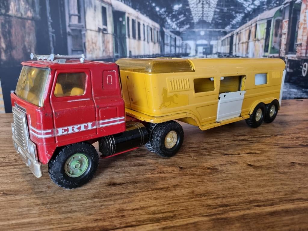 Vintage Ertl International Truck met Paardentrailer, Overige merken, Gebruikt, Groter dan 1:32, Ophalen of Verzenden
