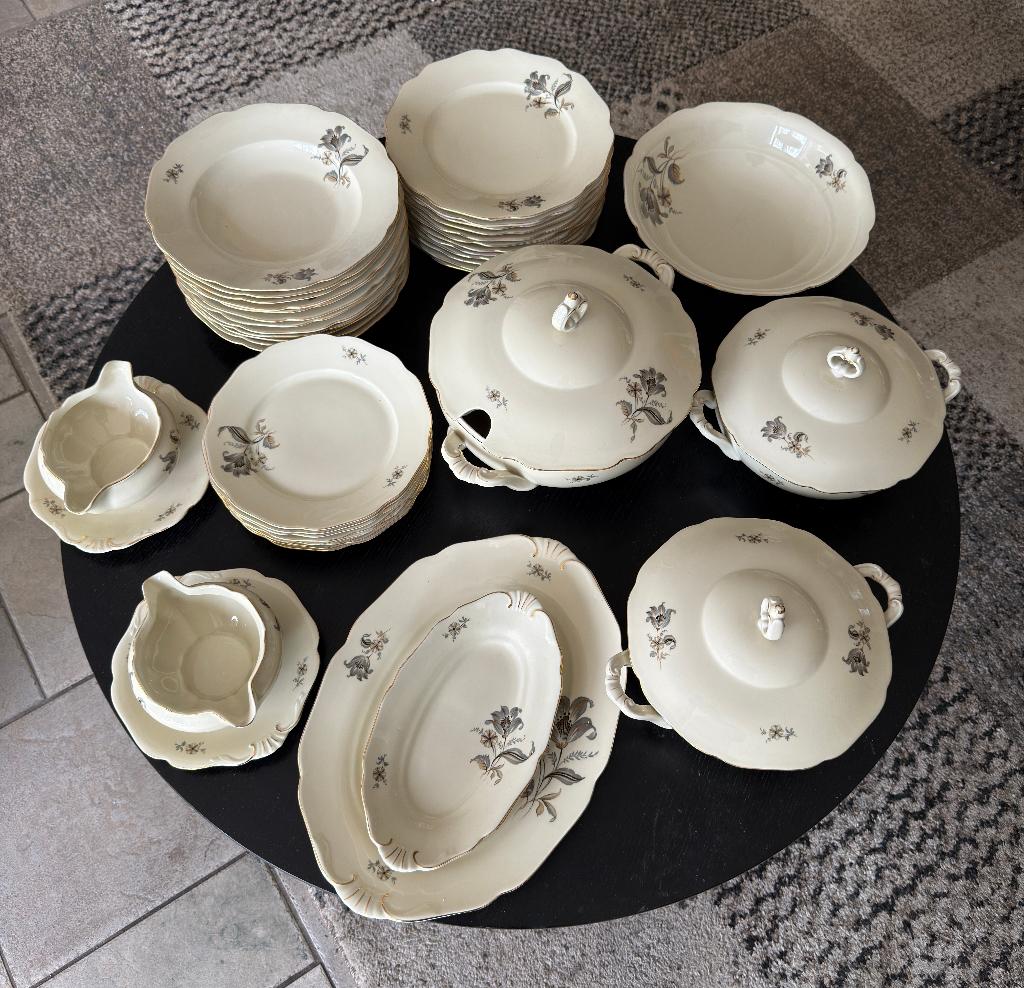 Haas & Czjzek 40-delig porseleinen antiek servies, Antiek en Kunst, Ophalen of Verzenden