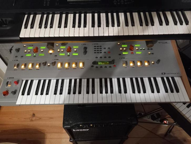 Hartmann Neuron time capsule, Muziek en Instrumenten, Synthesizers, Zo goed als nieuw, 61 toetsen, Overige merken, Met midi-aansluiting