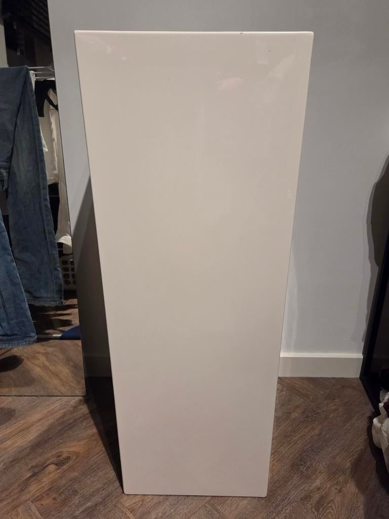 Witte hoogglans zuil van Goossens Wonen (100x35x35 cm), Huis en Inrichting, Woonaccessoires | Zuilen en Pilaren, Ophalen, Gebruikt