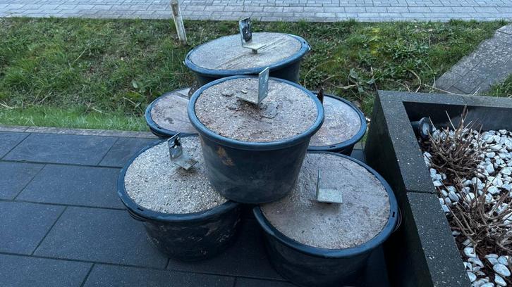 Gratis: betonnen funderingen met paalankers, Tuin en Terras, Overige Tuin en Terras, Gebruikt, Ophalen