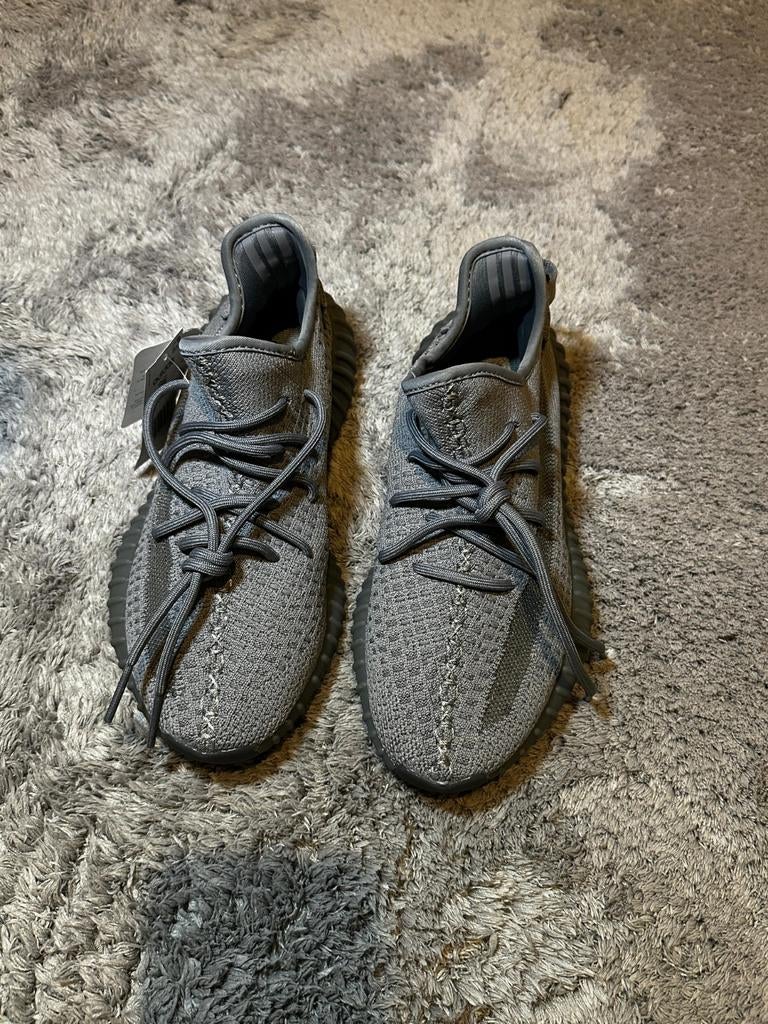 Yeezy Boost 350 Moon Grey, Kleding | Heren, Schoenen, Ophalen of Verzenden, Nieuw, Overige kleuren