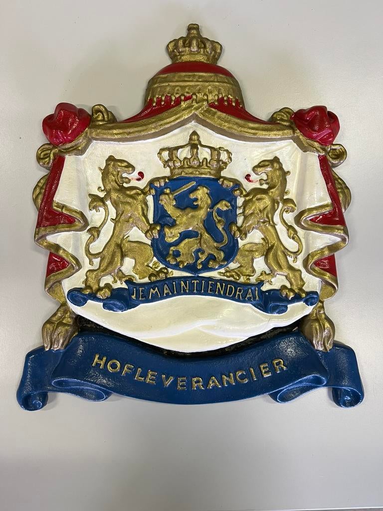 Zwaar Gietijzer WAPENSCHILD Hofleverancier - JE MAINTIENDRAI, Verzamelen, Ophalen of Verzenden, Gebruikt, Nederland, Overige typen