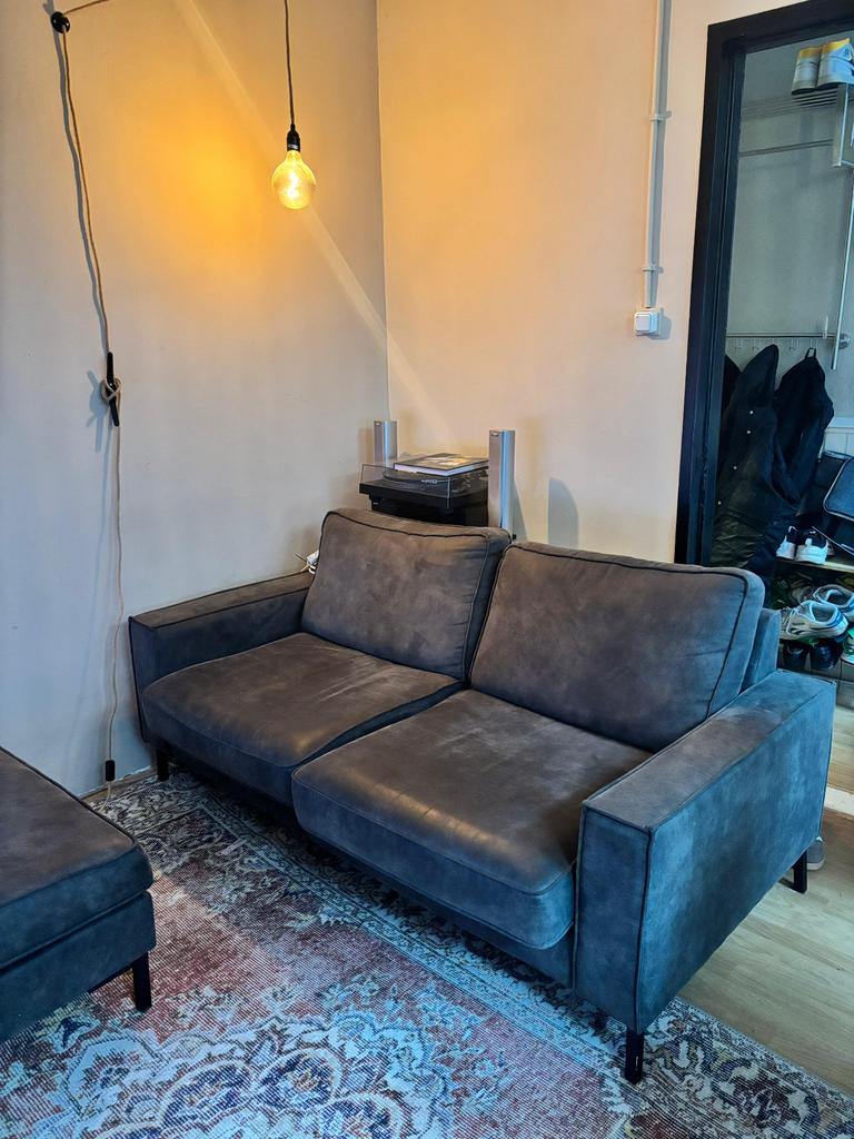 Bank Moderne 2-zits bank + hocker – antraciet stoffen bank, Huis en Inrichting, Ophalen, Driepersoons, 75 tot 100 cm, Zo goed als nieuw