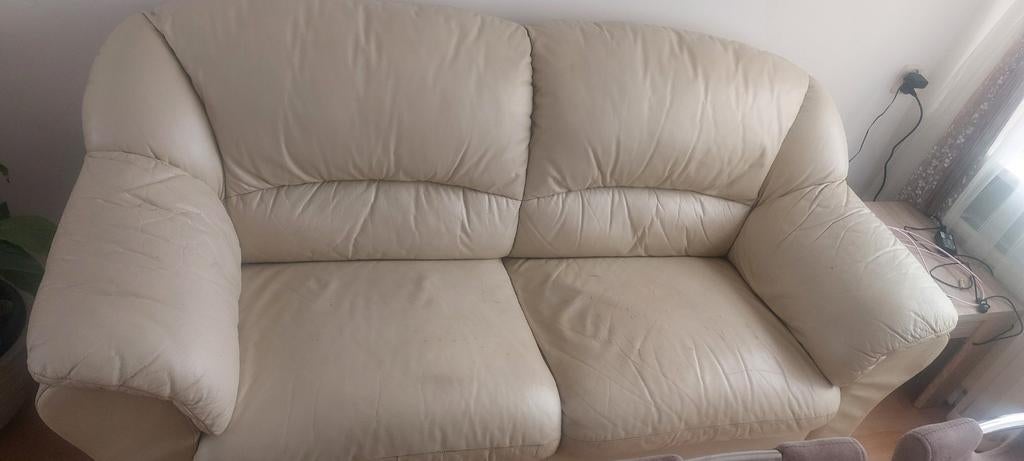 Gratis af te halen: Crèmekleurige tweezitsbank, Gebruikt, Tweepersoons, Ophalen of Verzenden, Rechte bank