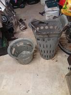 Set van 2 Vintage Geperforeerde zware zinken Manden, Ophalen of Verzenden, Gebruikt