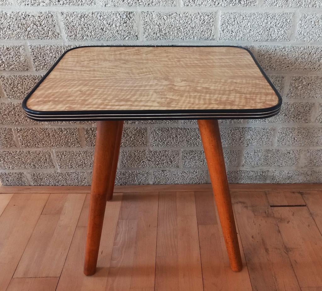 Fifties tafeltje met formica marmer blad Retro Vintage, Huis en Inrichting, Gebruikt, Minder dan 50 cm, Ophalen of Verzenden, Sixties, Retro, Vintage