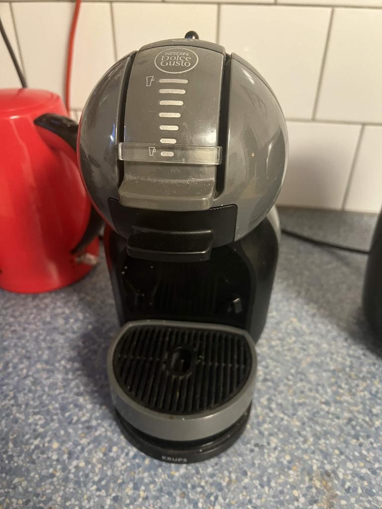 Nescafé Dolce Gusto koffiemachine (Krups), Ophalen, Afneembaar waterreservoir, Gebruikt, Overige typen