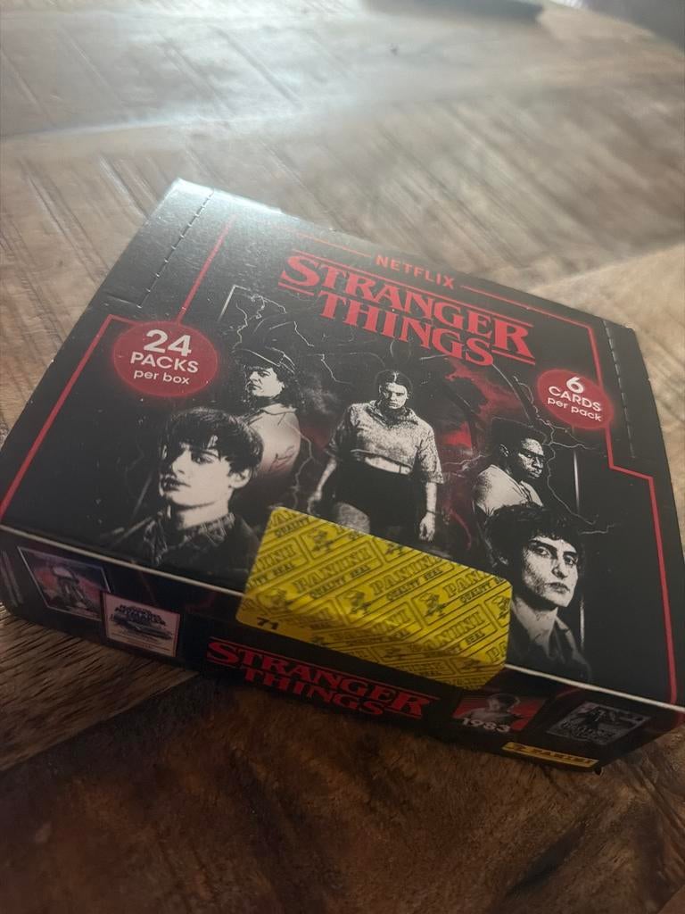 Stranger Things Panini verzamelkaarten box, Ophalen of Verzenden, Overige figuren, Nieuw, Boek of Spel