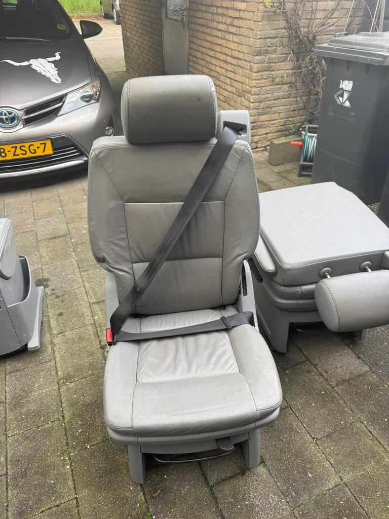 Te koop T5 multivan stoelen en tafel, Auto-onderdelen, Interieur en Bekleding, Ophalen, Gebruikt, Volkswagen