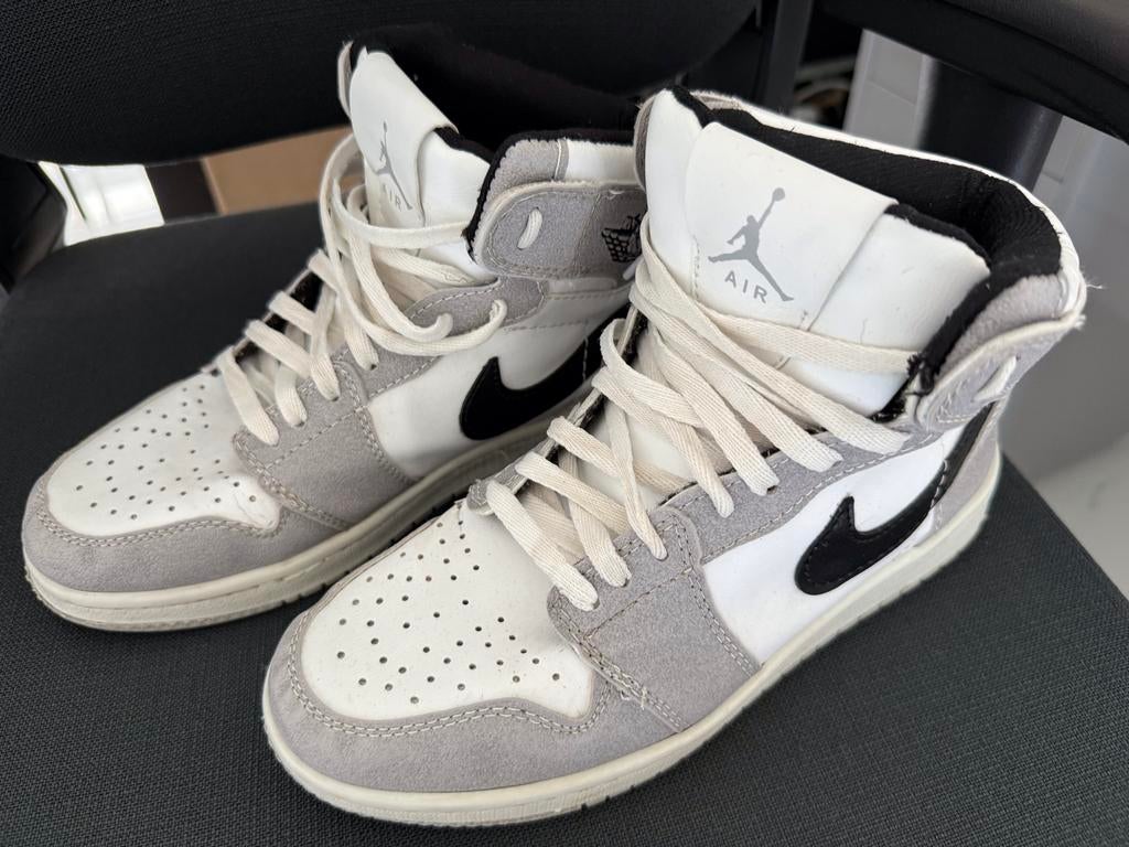 Jordan 1 Mid Light Smoke Grey sneakers maat 38, Kleding | Dames, Schoenen, Wit, Ophalen of Verzenden, Sneakers of Gympen, Gedragen