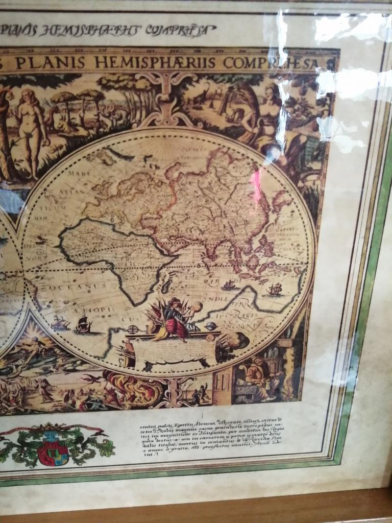OUD HOUTEN DIENBLAD MET WERELDBOL IN TOPSTAAT 35X48 CM, Antiek en Kunst, Ophalen of Verzenden