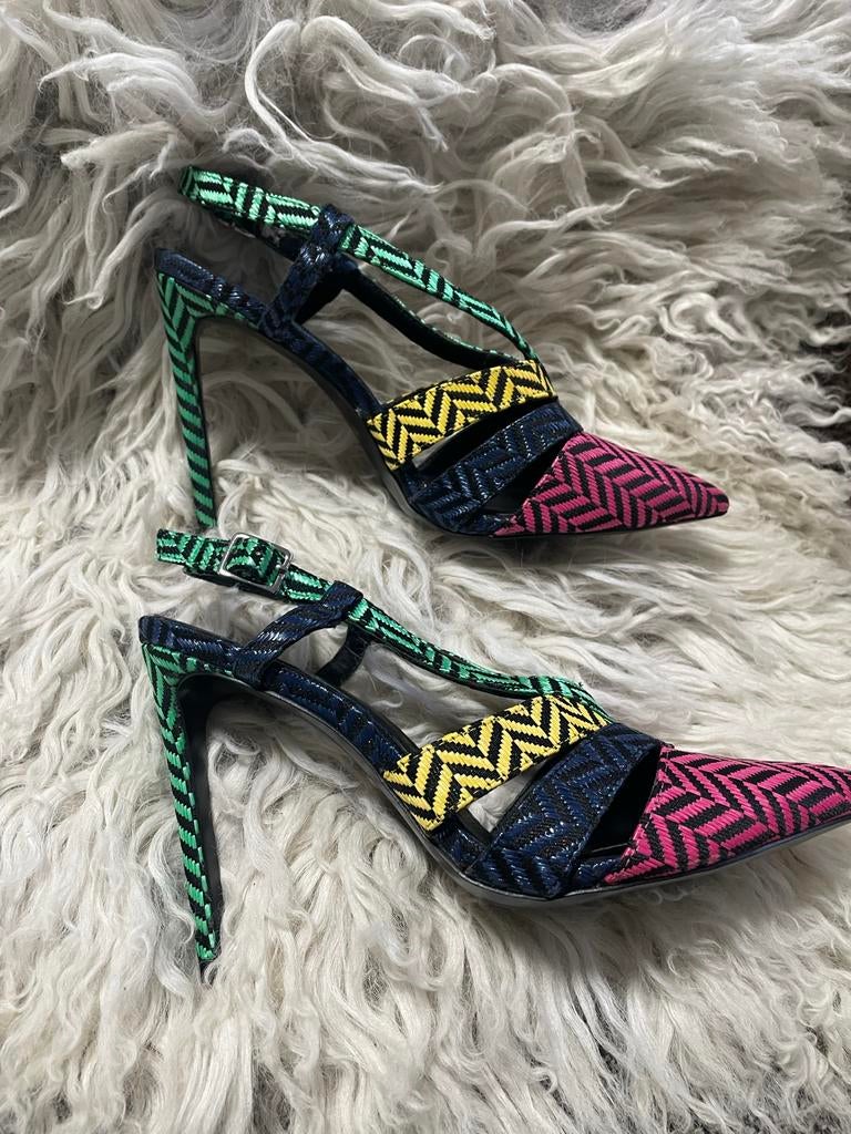 Mooie ZARA halkken pumps met Kleurrijk Zigzagpatroon maat 40, Ophalen of Verzenden, Zo goed als nieuw, Overige kleuren, Pumps