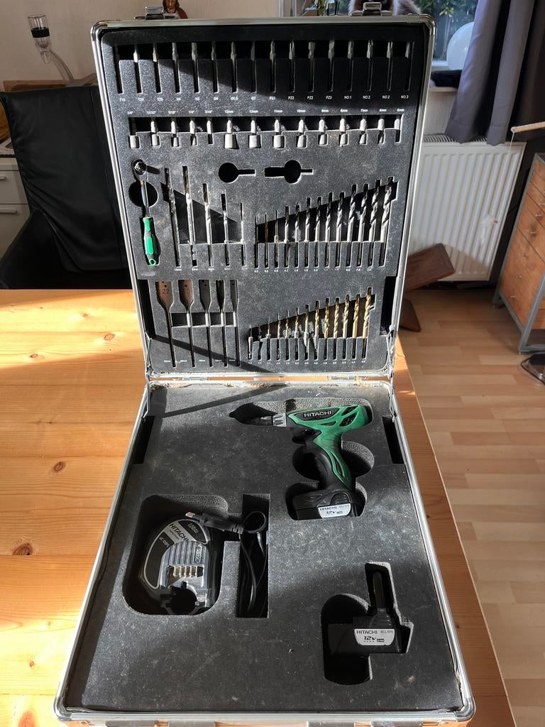 Hitachi boormachine schroefmachine in koffer incl boortjes, Ophalen of Verzenden, Zo goed als nieuw, Boor- en Schroefmachine