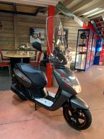 Gebro scooters: Peugeot kisbee RS 45KM BJ2018 mat grijs, Gebruikt, Overige modellen, Maximaal 45 km/u, Ophalen of Verzenden