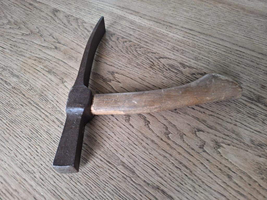 Oude vintage stratenmakershamer met houten steel, Ophalen of Verzenden
