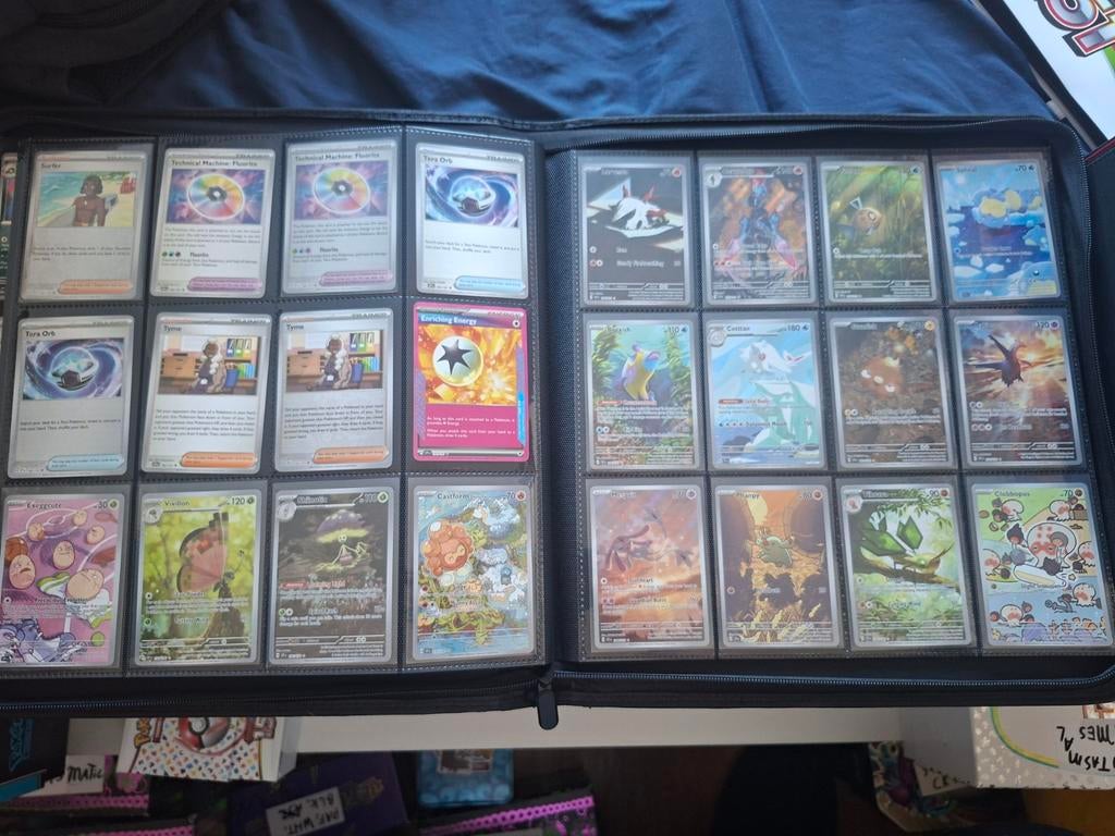 Pokemon surging sparks masterset bijna compleet, Ophalen of Verzenden, Zo goed als nieuw, Meerdere kaarten, Foil