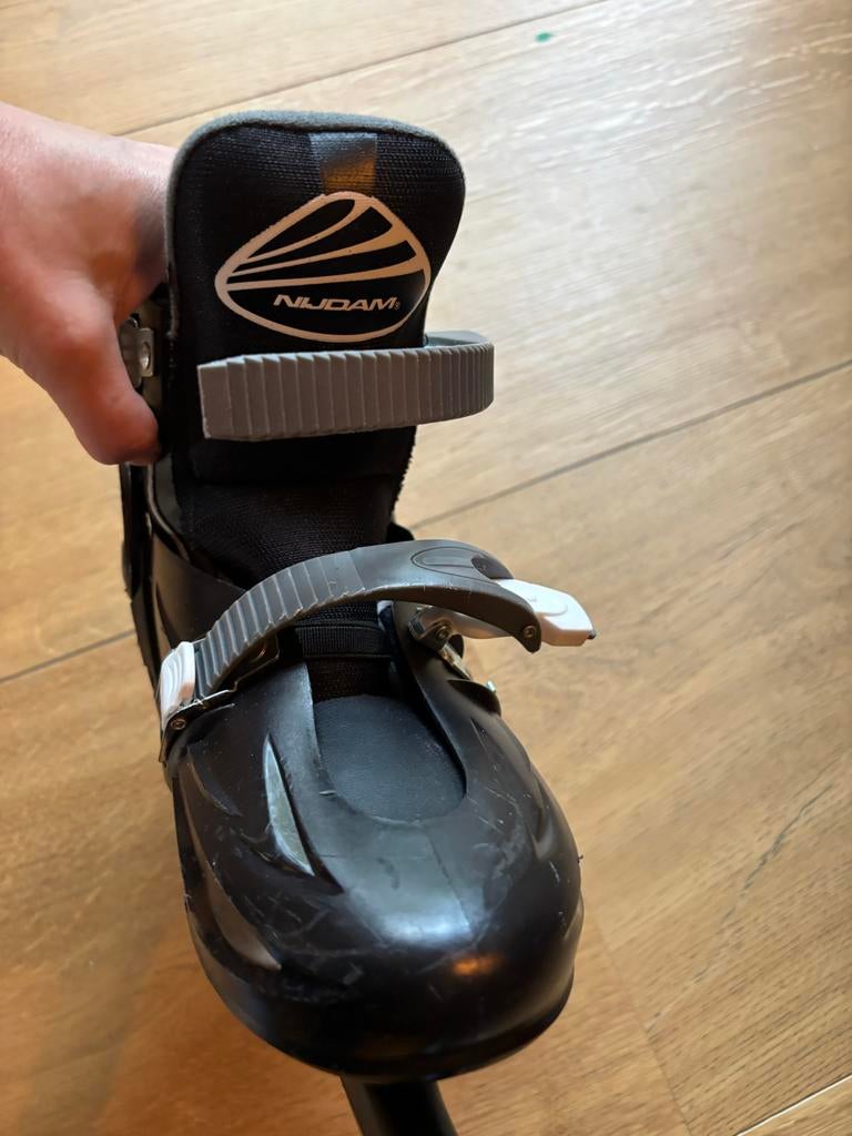 De Beste Prijs Voor Nijdam Rolschaatsen Verstelbaar - Feather Drops Fuchsia Roze Wit Zilvergrijs 29 32
