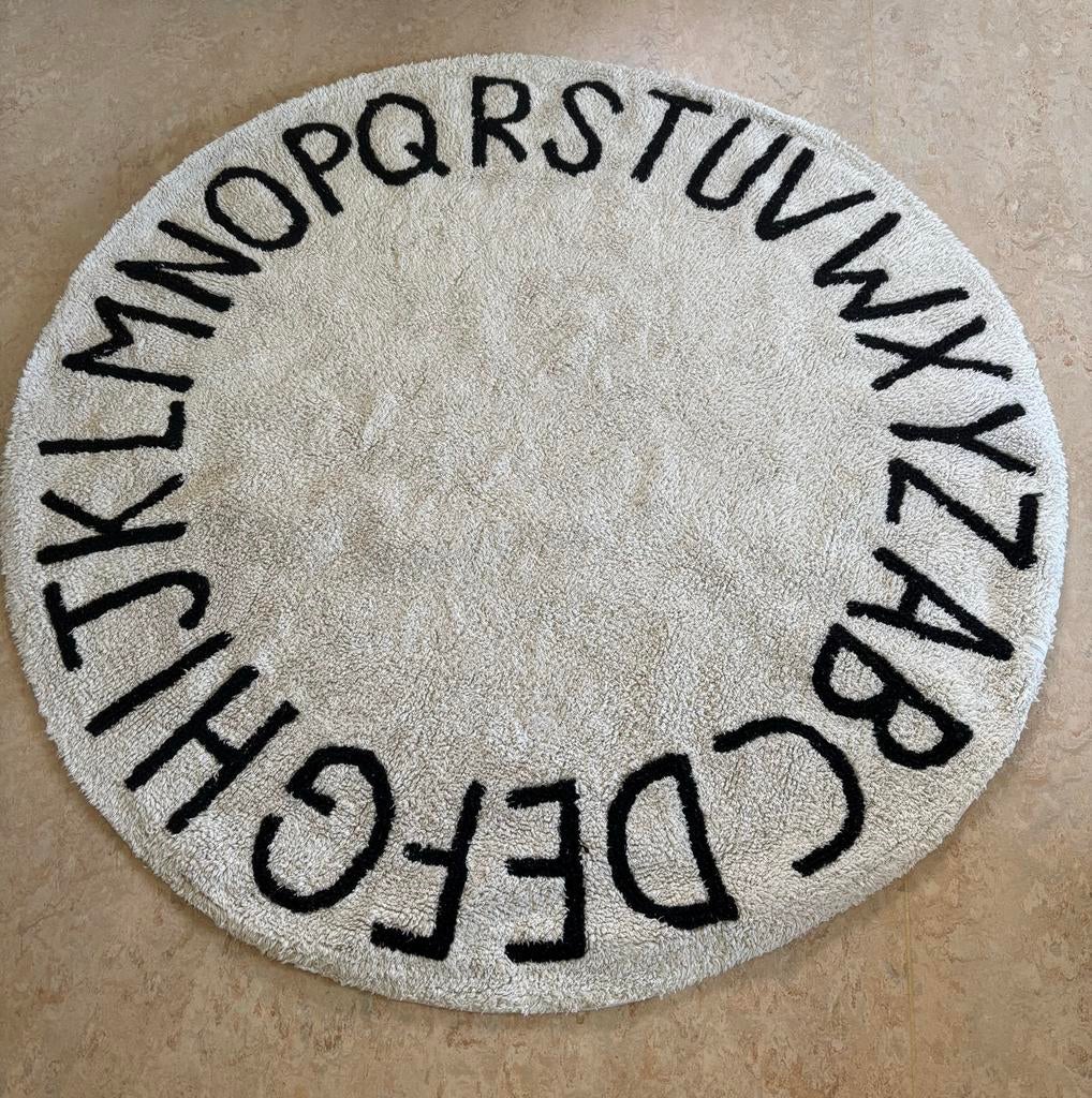 Rond vloerkleed kinderkamer - ABC design, Ophalen of Verzenden, Zo goed als nieuw, Kleed of Kussen