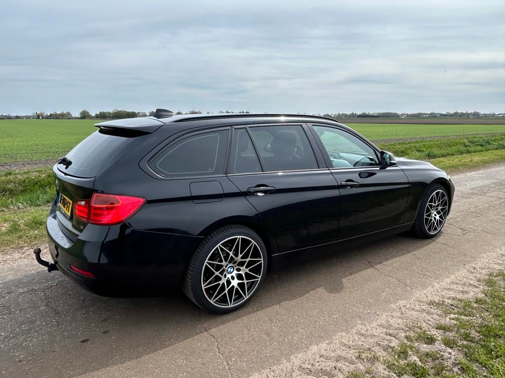 BMW 3-Serie 2.0 320D Xdrive Touring AUT 2013 Zwart, Auto's, BMW, 745 kg, 1995 cc, Zwart, 4 cilinders