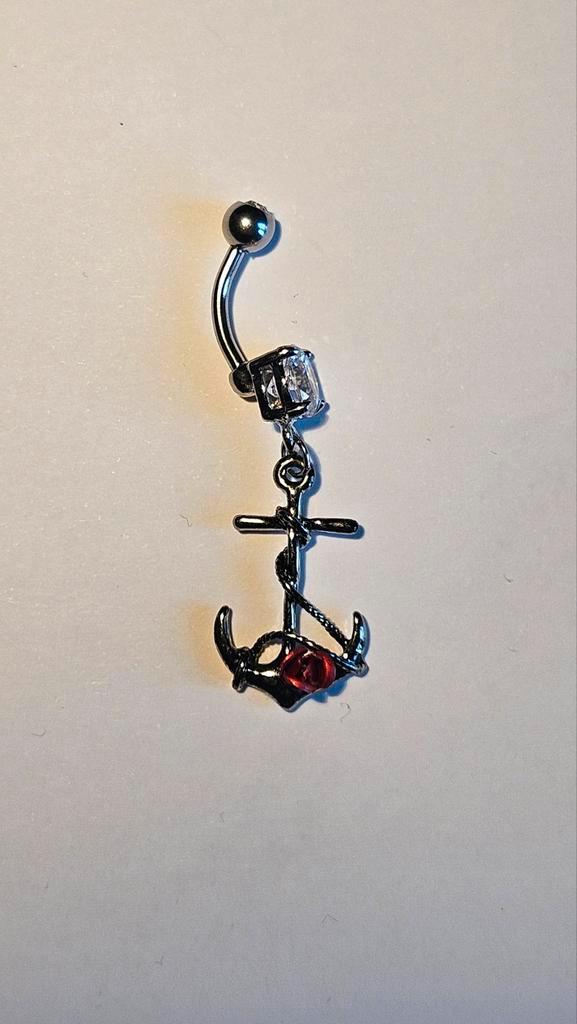 Navelpiercing met anker en strass, Sieraden, Tassen en Uiterlijk, Piercings, Gebruikt, Navelpiercing, Staal, Met strass, Ophalen of Verzenden