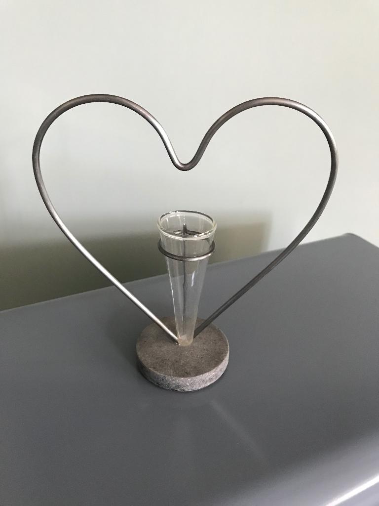 vaasje in metalen hartvorm, Ophalen of Verzenden, Overige typen