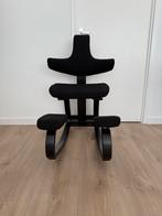 Stokke Varier Thatsit ergonomische kniestoel black on black, Ophalen of Verzenden, Zo goed als nieuw, Zwart