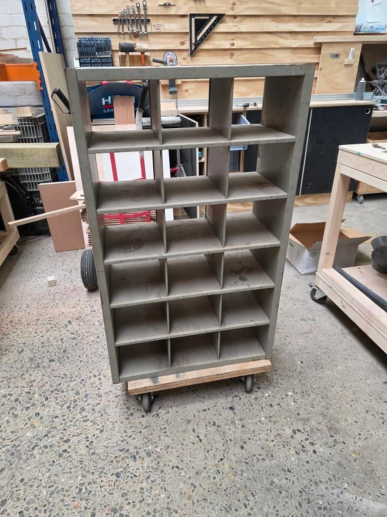 Stalen vakkenkast / schapstelling op wielen, Ophalen, Gebruikt