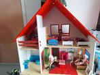Groot houten poppenhuis met meubels en poppen, Ophalen, Gebruikt, Poppenhuis