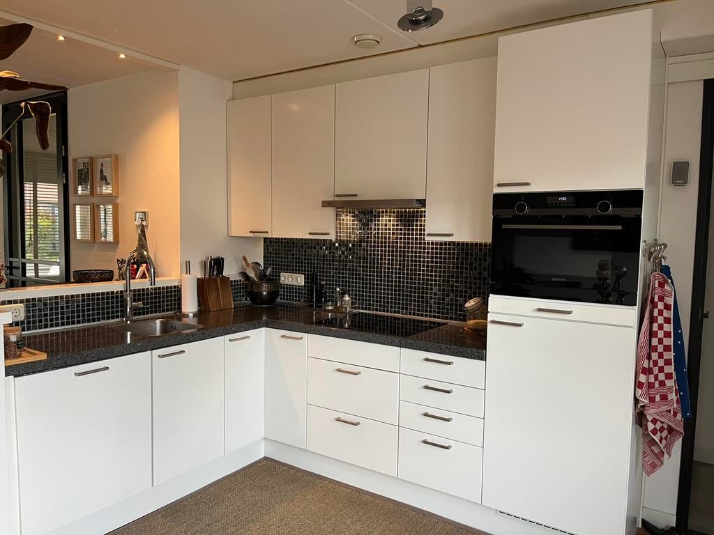 Hoekkeuken wit met graniet werkblad zwart, Huis en Inrichting, Keuken | Complete keukens, Ophalen, Gebruikt, Wit, Hoekkeuken