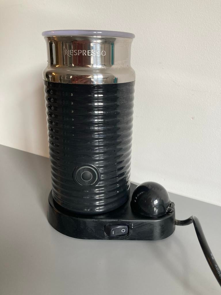 Nespresso Aeroccino Melkopschuimer - Perfect Melkschuim, Witgoed en Apparatuur, Melkopschuimers, Ophalen, Zo goed als nieuw, Elektrische melkopschuimer