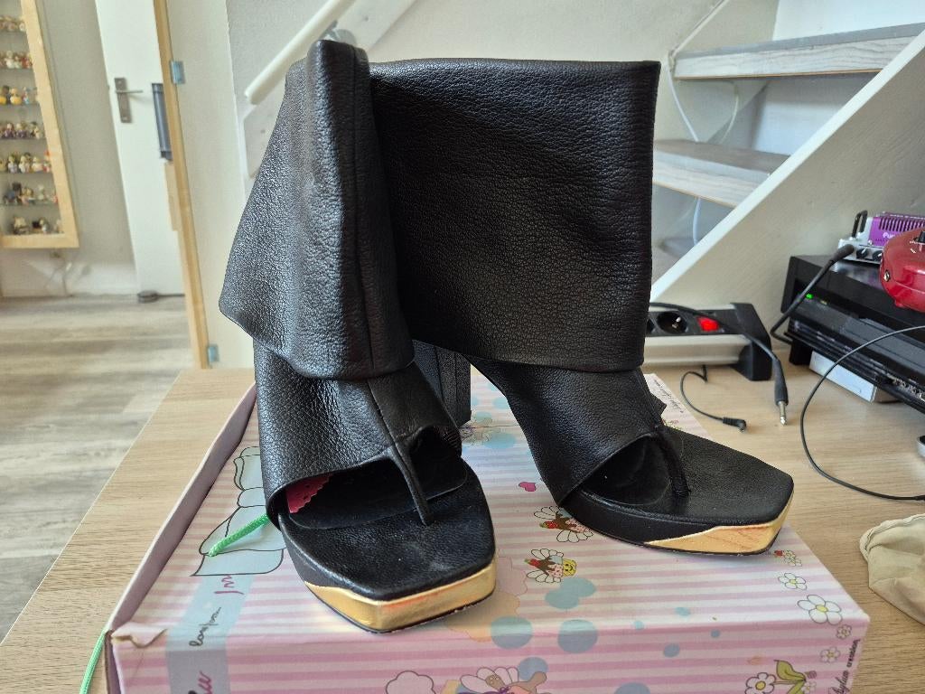 Irregular Choice teen laarsjes maat 43, Kleding | Dames, Schoenen, Verzenden, Zwart, Zo goed als nieuw, Schoenen met hoge hakken