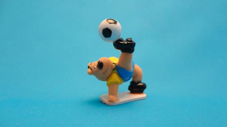 geen ferrero - tombola - voetbal - 8 figuurtjes -  -20032026, Verzamelen, Verrassingseieren, Zo goed als nieuw, Overige typen