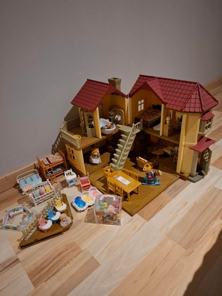 Sylvanian Families groot huis met meubels, Kinderen en Baby's, Speelgoed | Poppenhuizen, Ophalen