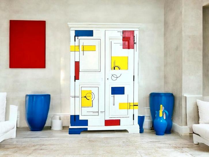 Statement kast/ modern look handbeschilderde wandkast, Huis en Inrichting, Kasten | Boekenkasten, Zo goed als nieuw, Ophalen