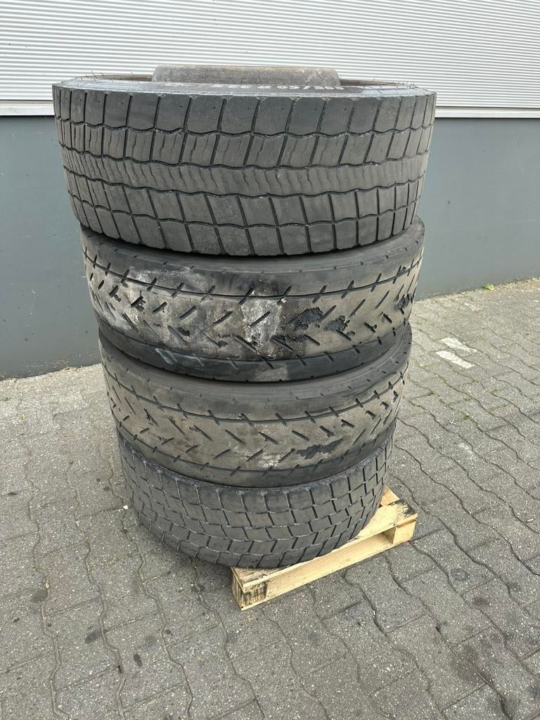 295/60 22,5 op velg gratis aftehalen, Ophalen, Michiline@gmail.com, Michiline, Michiline
