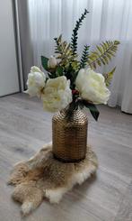 Aparte gouden gevlochten vaas kunst  witte pioenrozen, Ophalen, Nieuw, Binnen