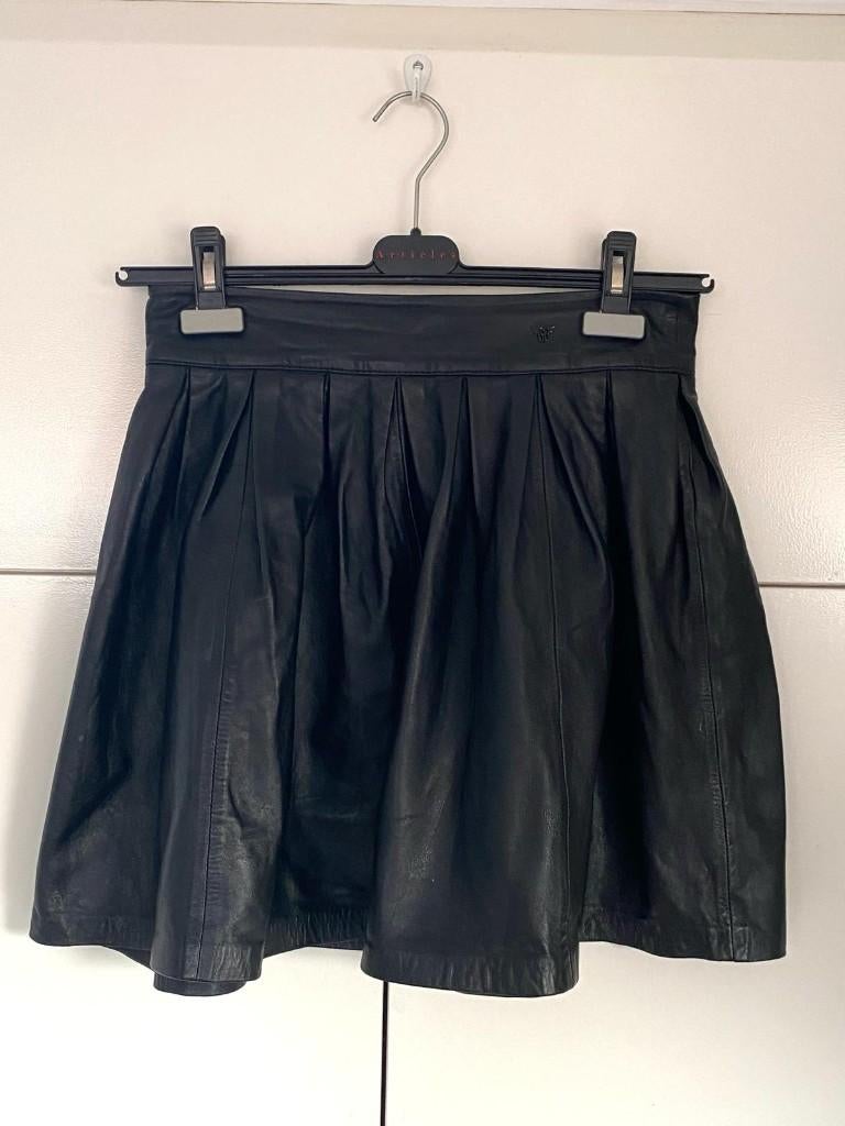 Mooie zwarte leren rok 36 van Given nieuwstaat CHCS, Zwart, Ophalen of Verzenden, Zo goed als nieuw, Knielengte